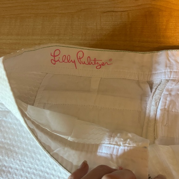 Lily Pulitzer scalloped hem white shorts - Picture 2 of 4